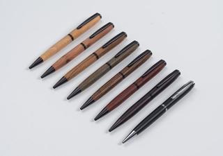 【新製品】最高級の木材を使って作られた「ウィスパーボールペン」