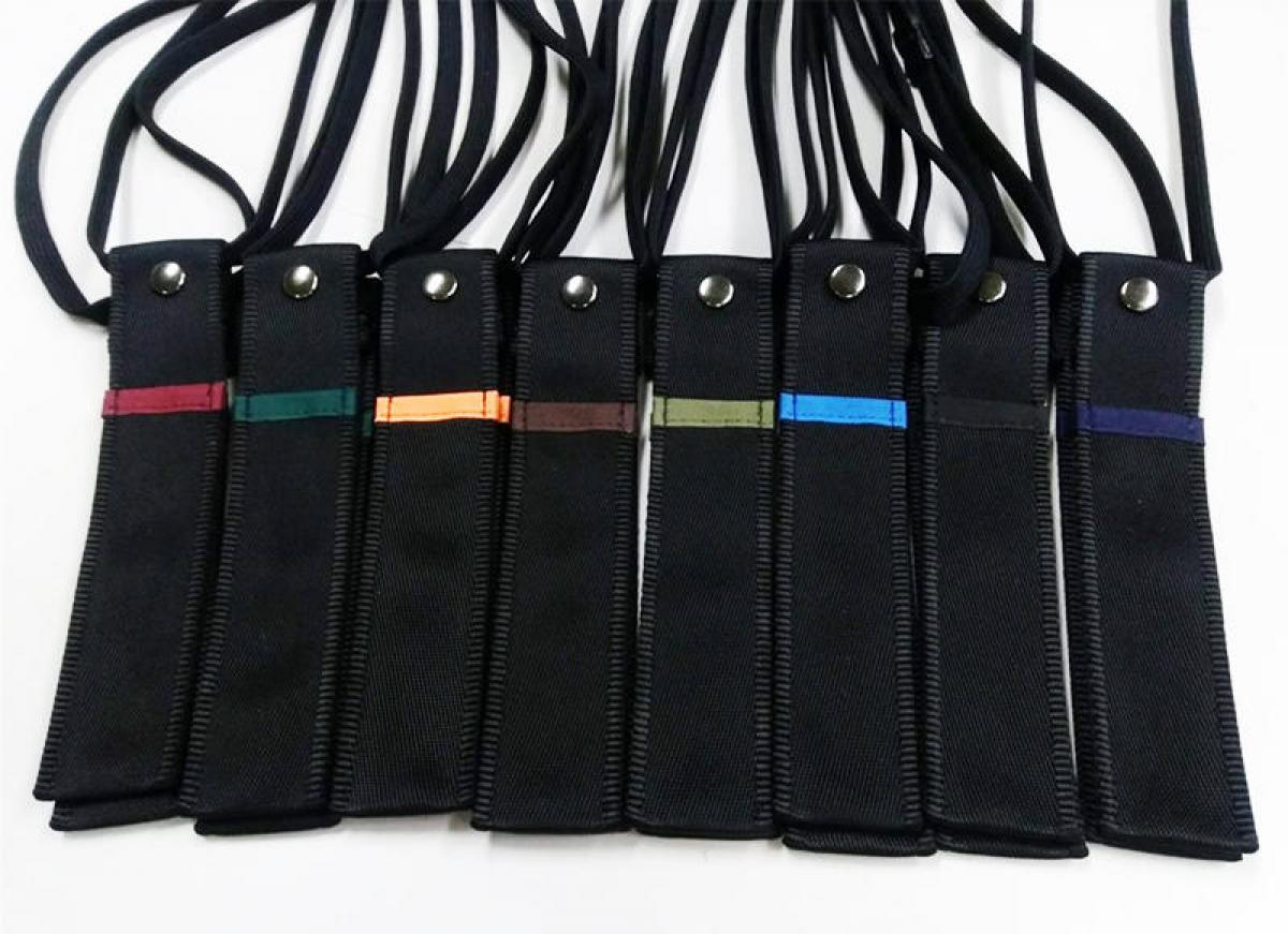 新製品 お気に入りのペンを首から下げて持ち歩けるストラップ付きペンケース