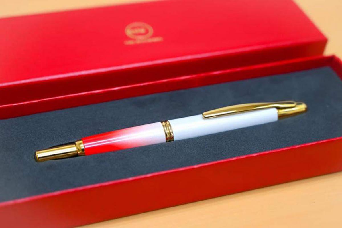 新製品】オエステ会発足10周年を記念したオリジナルカラーのキャップレス｜