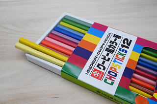 【新製品】クーピーのカラーをイメージした12色「クーピー風カラー箸」