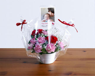 【ニュース】母の日にお花と写真を贈れる「Fueruアルバム」の母の日キャンペーン