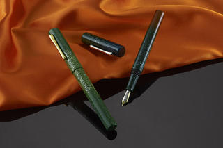 【新製品】高級筆記具ブランド「TACCIA」から漆万年筆シリーズ「百工比照」発売