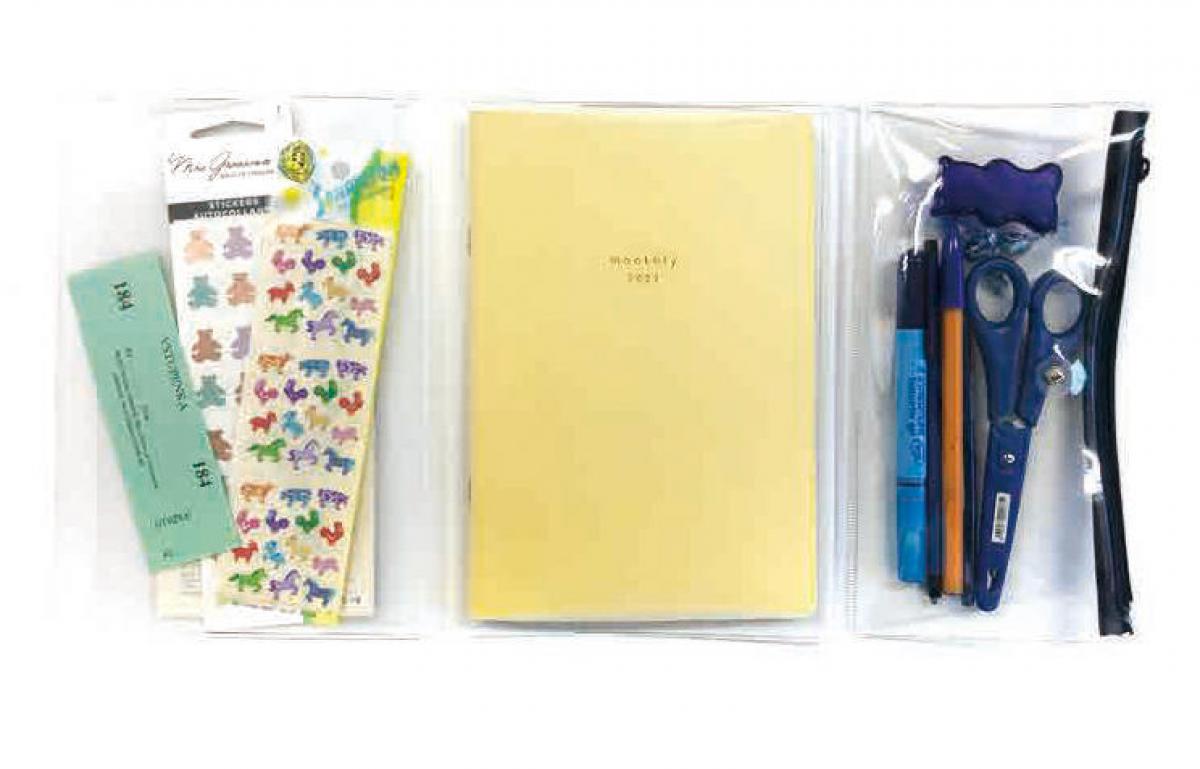 新製品】書類も道具もひとつにまとめて持ち運べる「ペンケース付ノート 