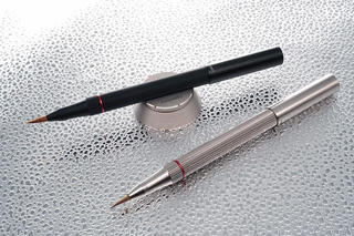 【新製品】精巧なローレット加工の軸が美しい、スタイリッシュな筆ぺん「Stealthread 万年毛筆」