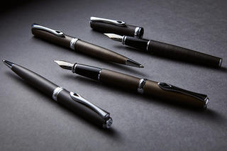 【新製品】ドイツの老舗筆記具ブランド「ディプロマット」からアンティークのような渋さが魅力の筆記具コレクションが登場