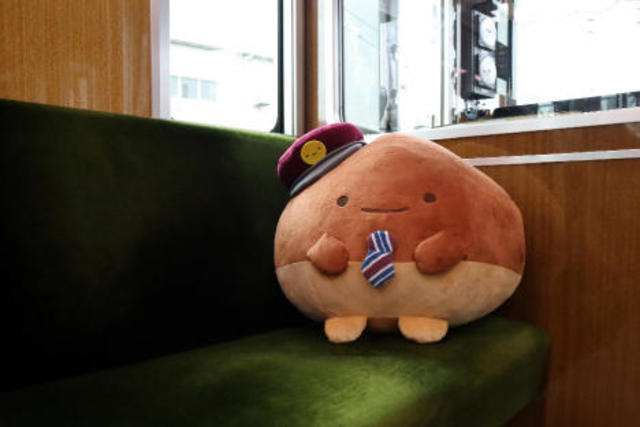 新製品】阪急電鉄×「すみっコぐらし」で誕生した「くり駅長」のビッグ