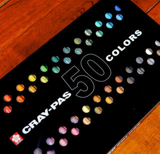 【新製品】最高級顔料を使用した「クレパス太巻50色セット」のパッケージを一新！