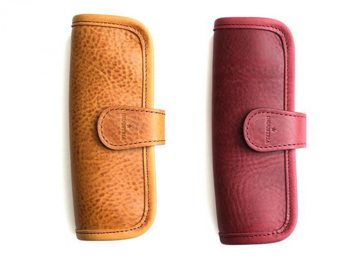 【美品】INDUSTRIA オムレットペンケース4／ワイン（アマゾニアレザー） 新製品】筆記具をやさしく包み込む「オムレットペンケース4アマゾニア