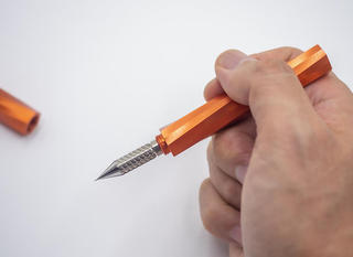 【コレ注目！】まるでドリルのような異色の金属製つけペン「DRILLOG」
