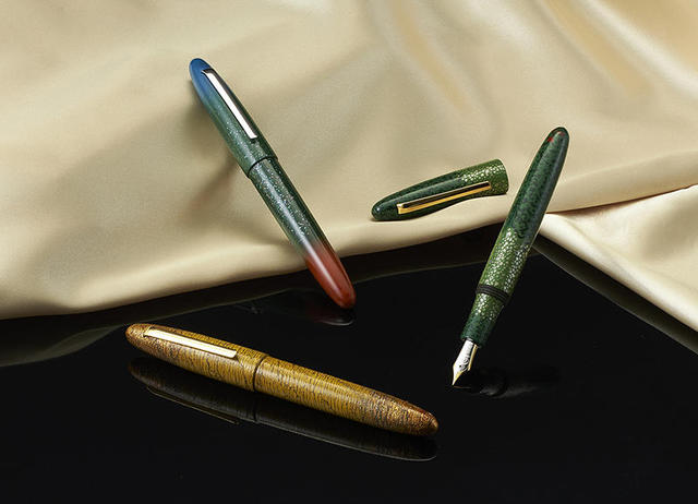 TACCIA バッファロー 万年筆 新製品】丸みを帯びた優美な形状の「TACCIA 百工比照 極 漆万年筆」が