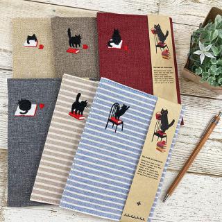 【新製品】本とたわむれる黒猫の刺繍がキュートなブックカバー
