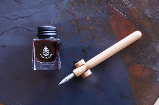 【新製品】「ひみ里山杉」からできたインクとつけペン