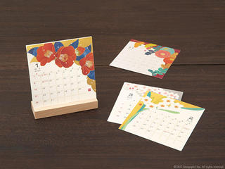 【新製品】四季折々の花とやわらかな木と過ごすスタンドカレンダー