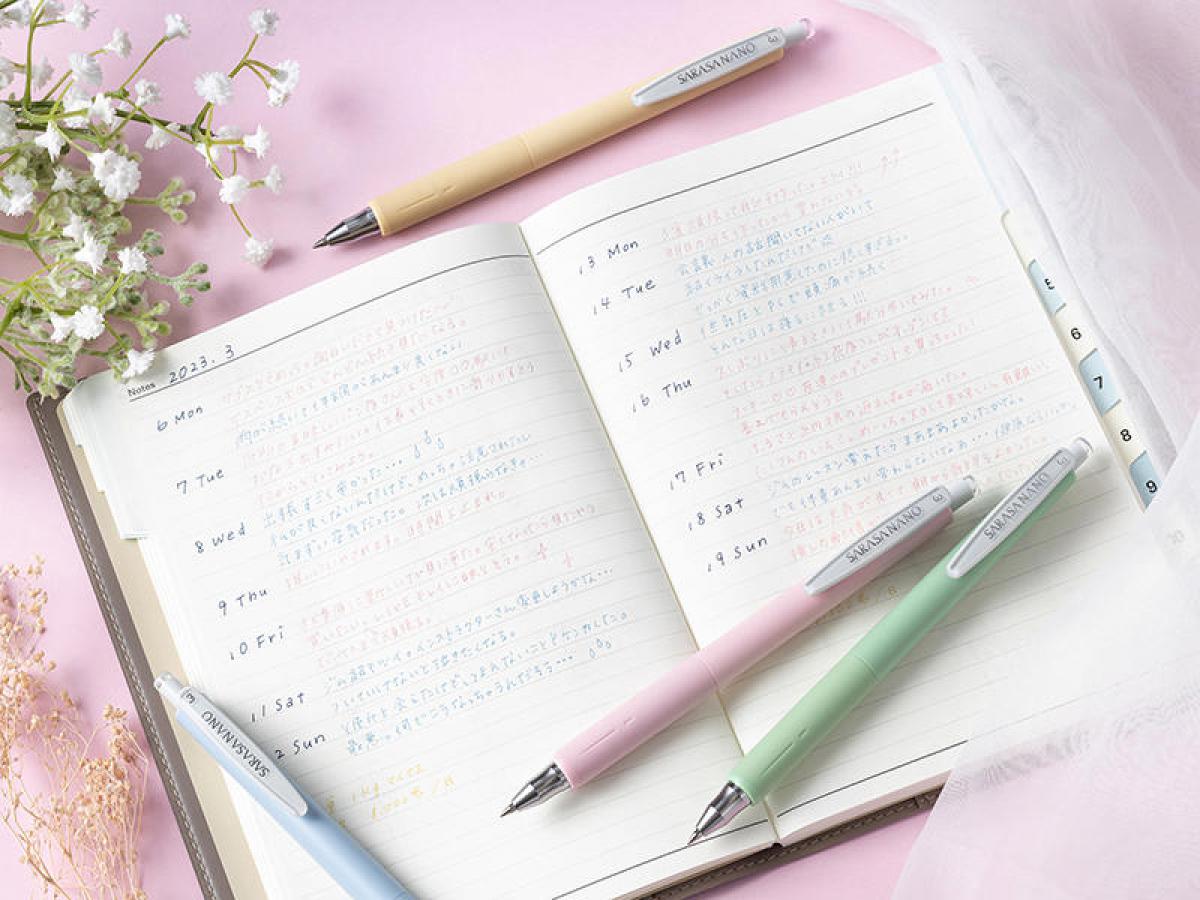 新製品】淡いひみつ色の極細ペン。数量限定「サラサナノ スモーク