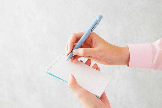 新製品】表紙についた滑り止めで自立する「スタンドメモ」｜