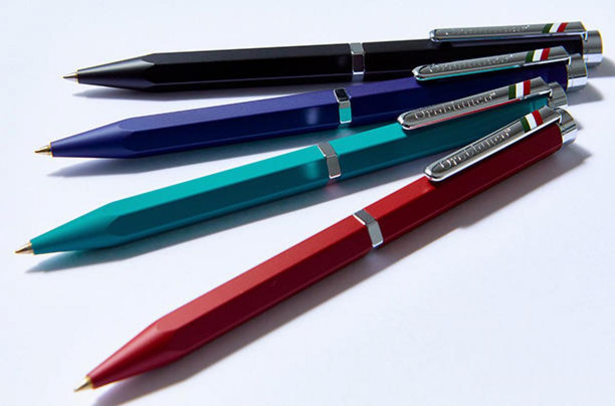 新製品】高級感と使い心地にこだわった六角軸のボールペン｜