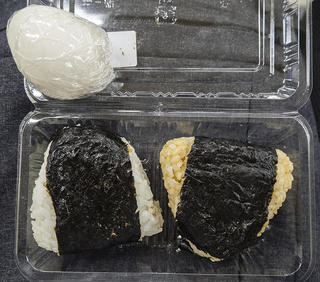 【ぶんぐるめ】東京・白山のかみもと文具で自然素材にこだわったおむすびを水曜日限定で販売