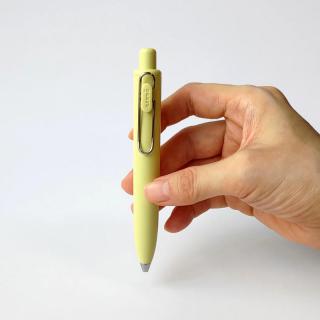 【連載】車椅子ライターから見た 弱い力でも使いやすい文具たち #62「かわいくて持ちやすいボールペン」
