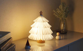 【新製品】お部屋に灯る、小さなクリスマス。折りたたみ式卓上ツリーライト