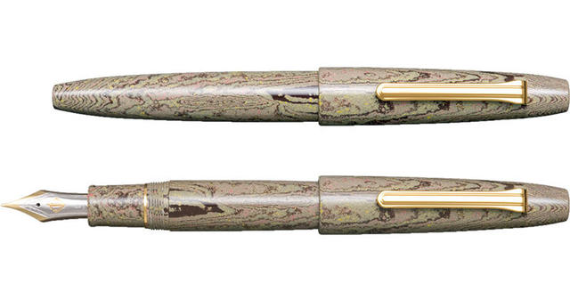 新製品】幾層にも重ねたエボナイト材と複雑に織りなす色が美しい「長刀