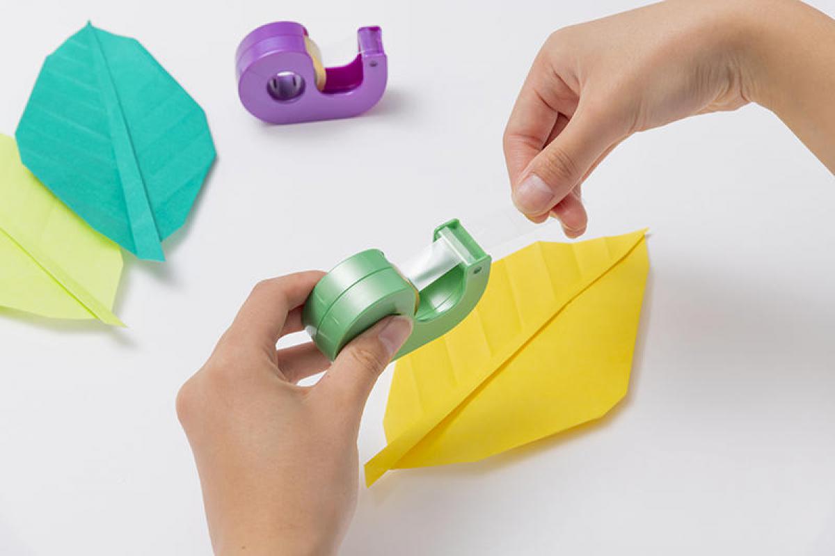 新製品】グリーンナノを配合した「セロテープ® 小巻カッターつき