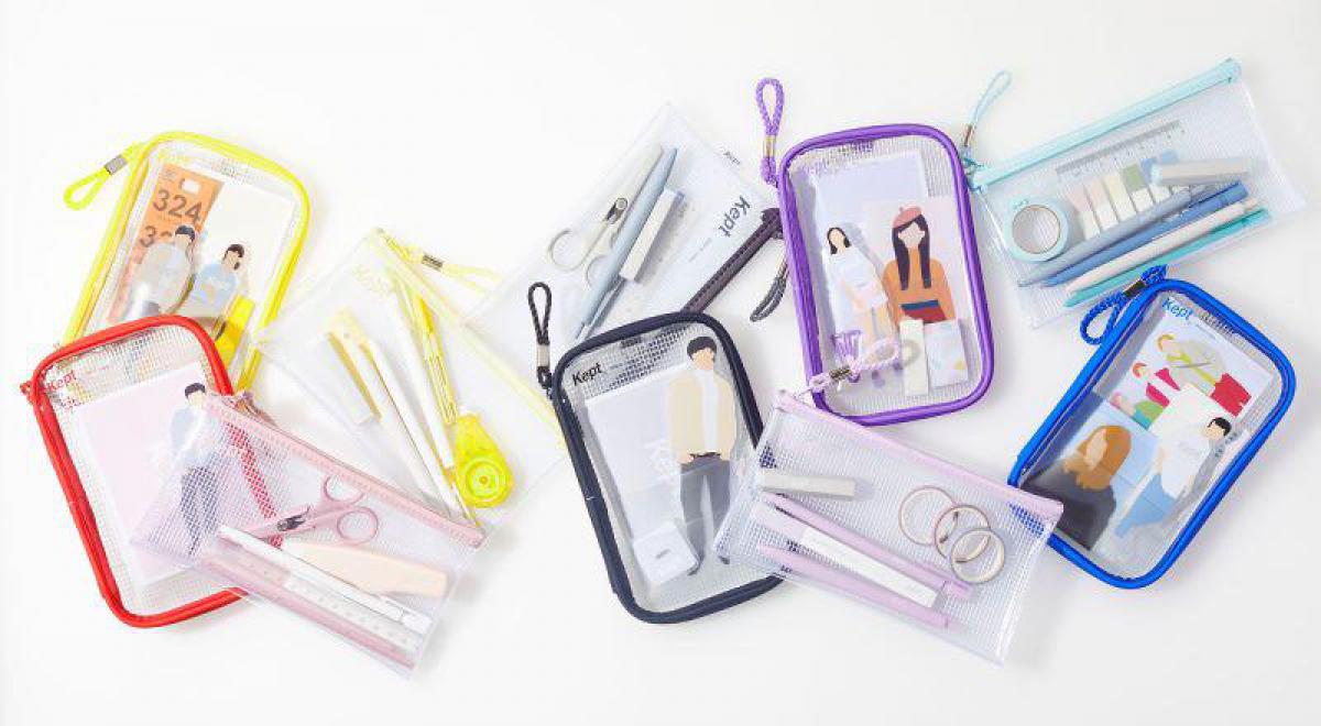新製品】大きめのアクスタも入るクリアケースとペンケースの新色が登場｜