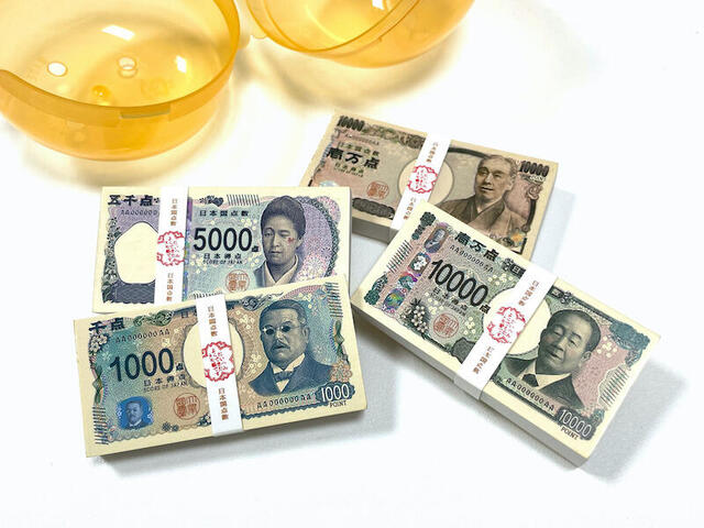 新製品】新紙幣がメモ帳に！カプセルトイ「札束ミニメモ帳」｜