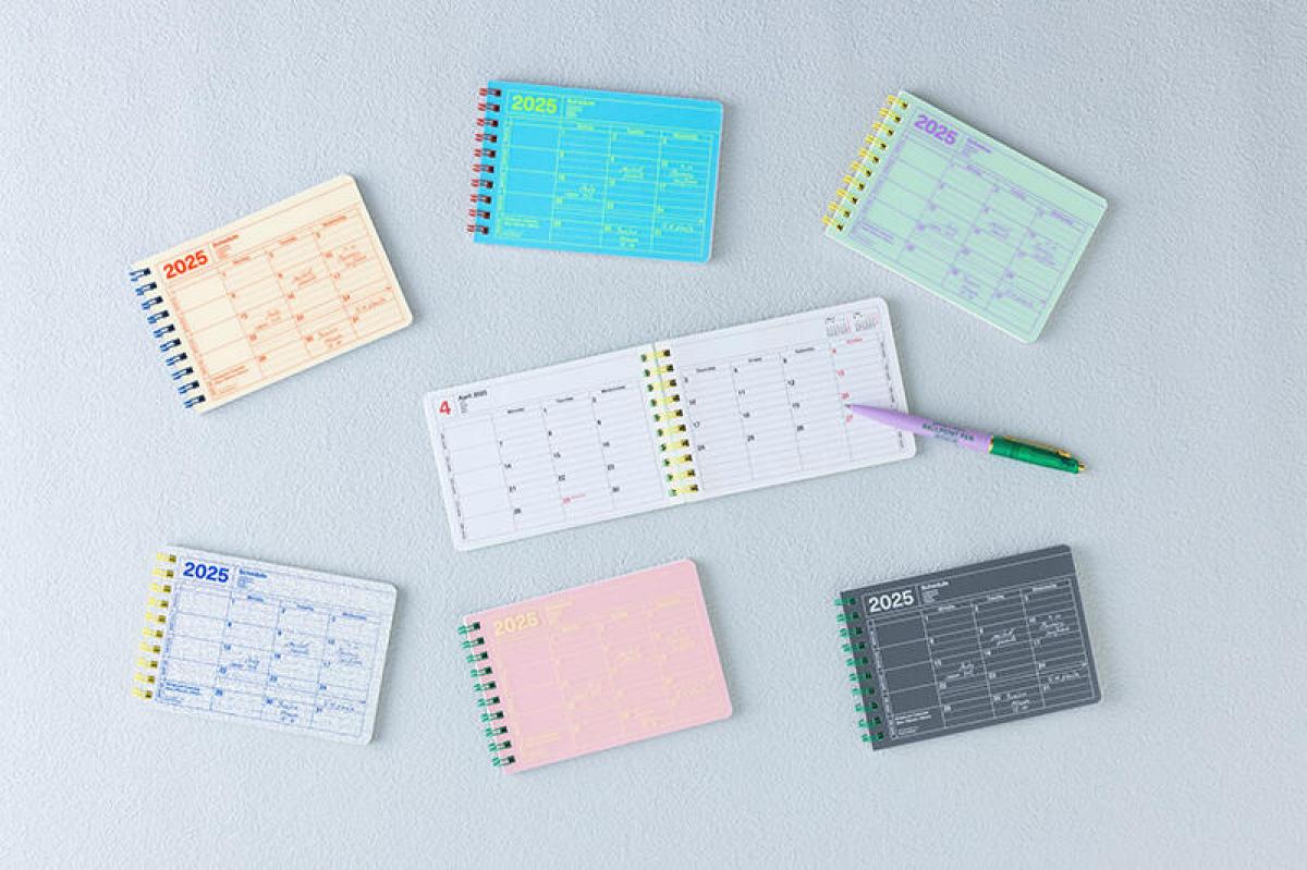 新製品】手のひらサイズが新登場！「ノートブックカレンダー」2025年版｜
