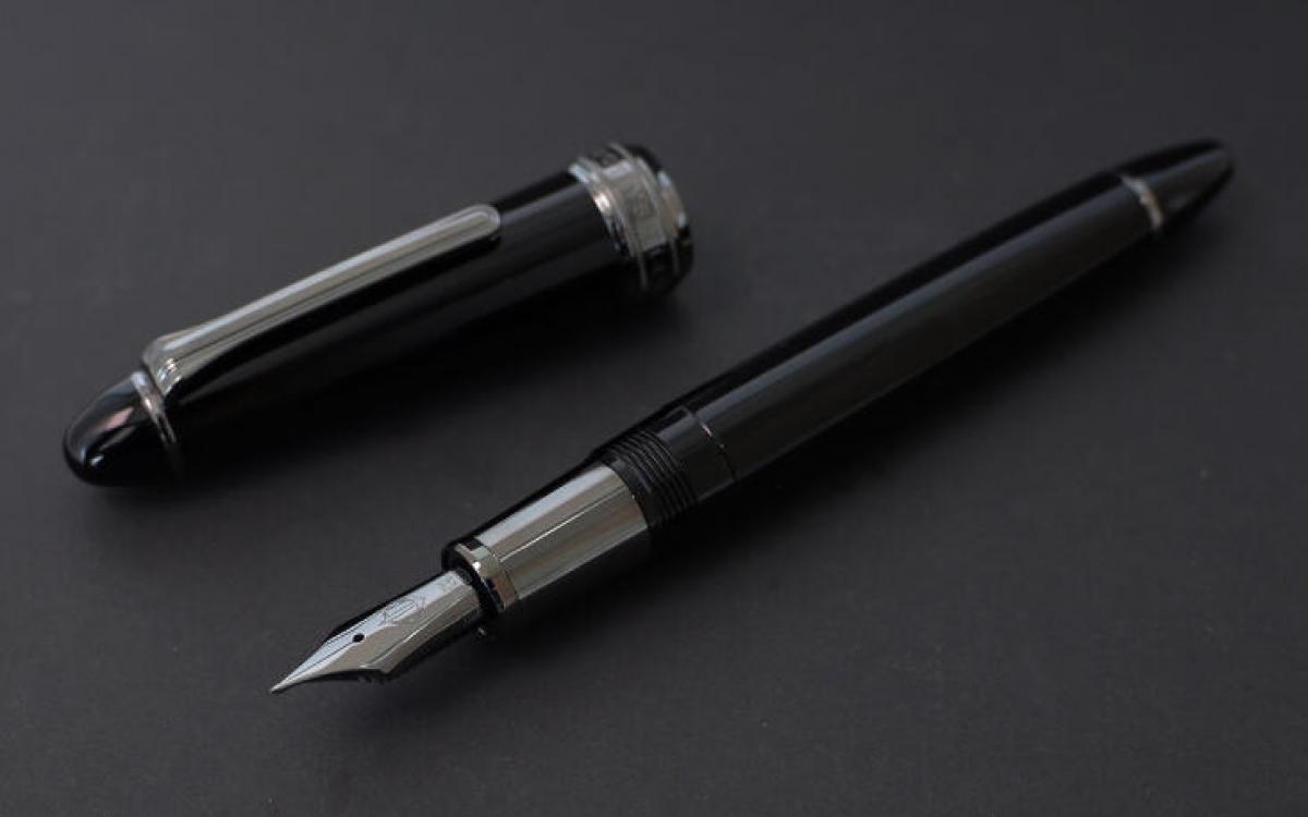 新製品】「長刀研ぎ万年筆」にブラックトリム登場｜