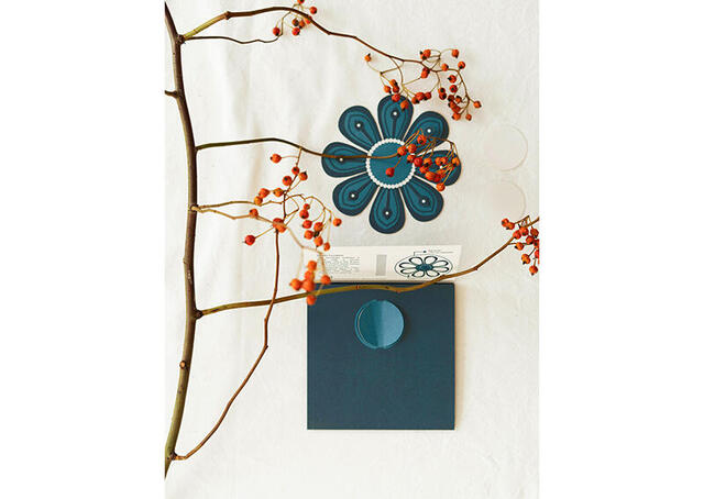 新製品】水の上で咲くお花のグリーティングカード新色「マジック