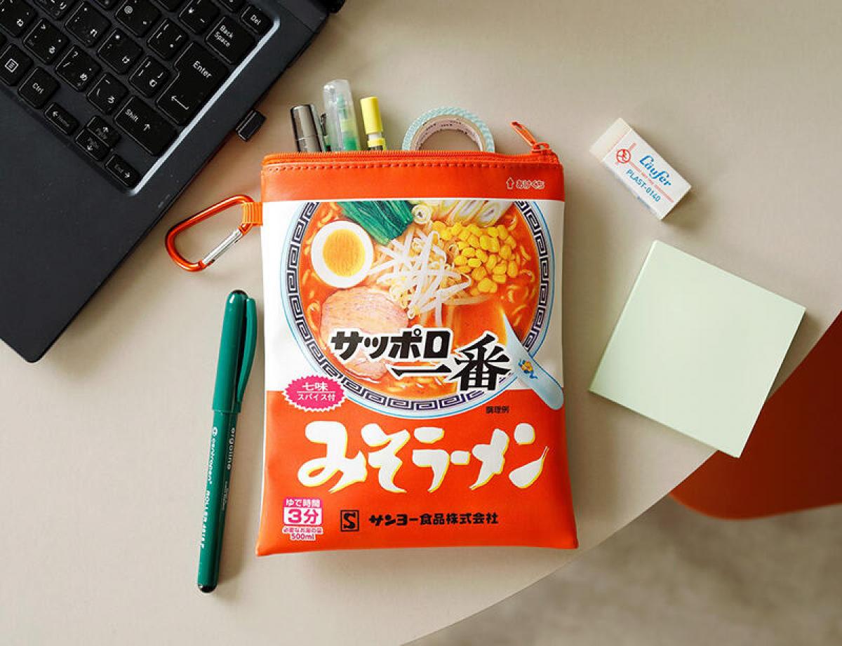 新刊】ペンケースにも◎サッポロ一番 みそラーメンポーチ・エコバッグ