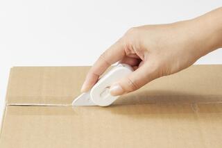 【新製品】開けて、はがして、届いた荷物をささっと片付け「多機能ダンボールカッター 開梱用 アケトル」