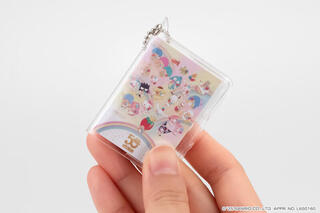 【新製品】サンリオの「いちご新聞」の表紙をデザインした豆ノートがカプセルトイに登場