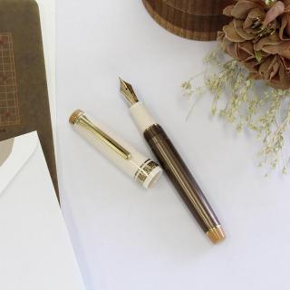 【新製品】石丸文行堂の「長崎美景」シリーズ万年筆「ツシマヤマネコブラウン」