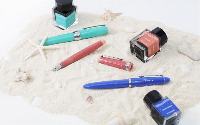 【新製品】宇宙から撮影した地球の色から作られた「海の万年筆」、「万年筆用ボトルインク」