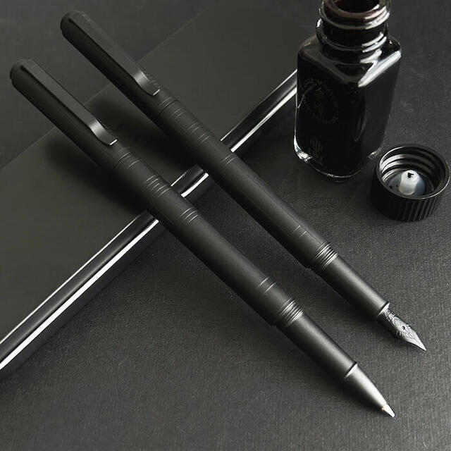 【新製品】漆黒の深みと精緻な模様が織りなす大人のための筆記具