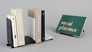 【新製品】傾斜で本が倒れないブックエンド！ディスプレースタンドとしても活用可能