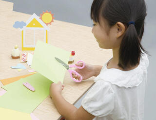 【新製品】フルーツの限定デザインをあしらった子ども用はさみ