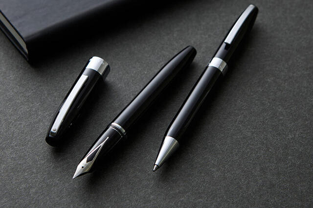 限定値下げ】SHEAFFER レガシー ブラック 万年筆 (M) 新製品