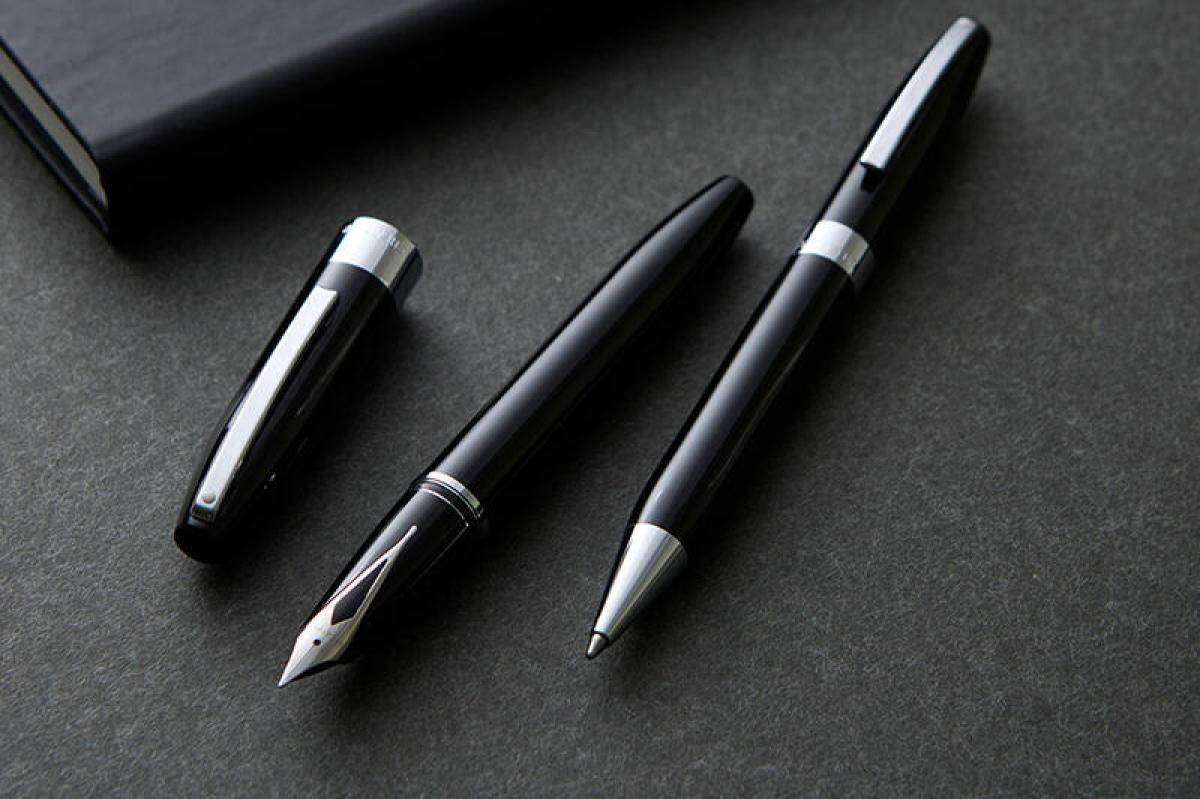 新製品】シェーファー「レガシー」に待望の細字万年筆とボールペンが登場｜