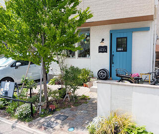 【ぶんぐるめ】元文具店の「cafe&booksかとぶん」による「塩むすびランチプレート」を堪能