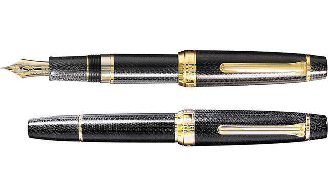 【新製品】書くたびに手に馴染み、使い込むほどに艶を増す「ブラックマイカルタ万年筆」