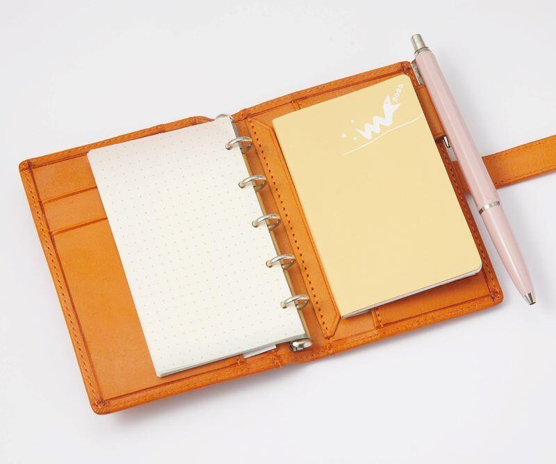 mini5のシステム手帳に挟んで使える.jpg