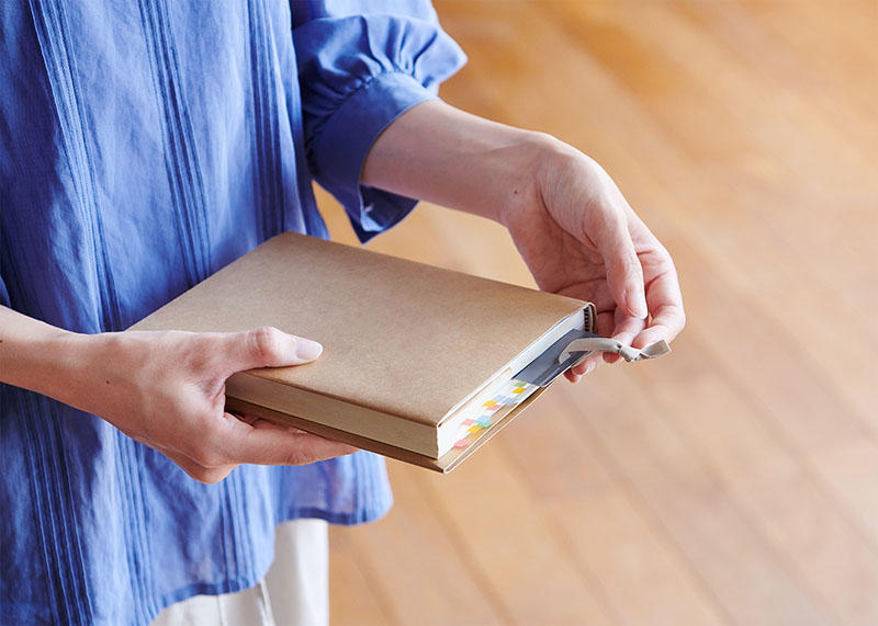 新製品】ページに“挟んで”持つふせん「ココフセンページ」｜