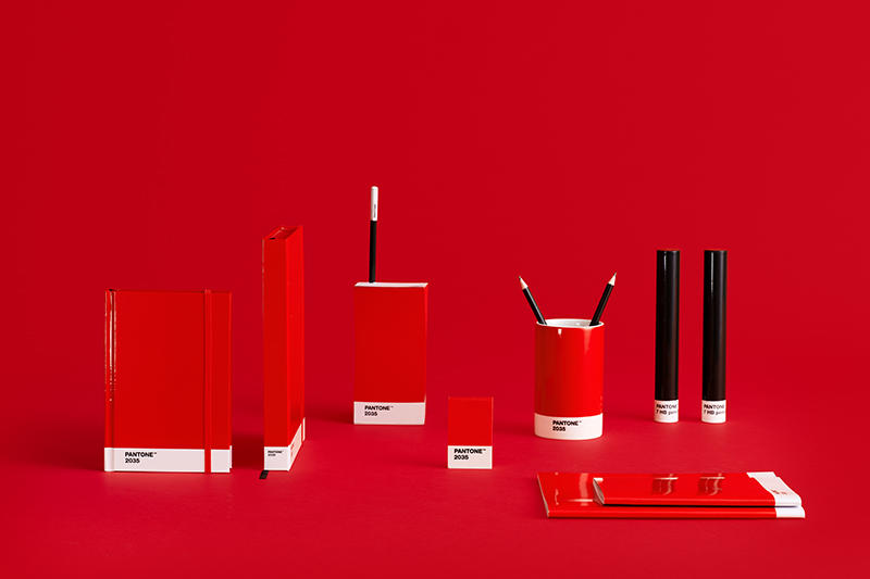 Pantone_2018-06-077542 (1).jpg