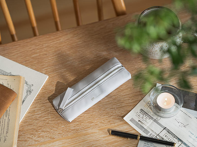 新製品】イタリアンレザーを使った色鮮やかなペンケース4色｜