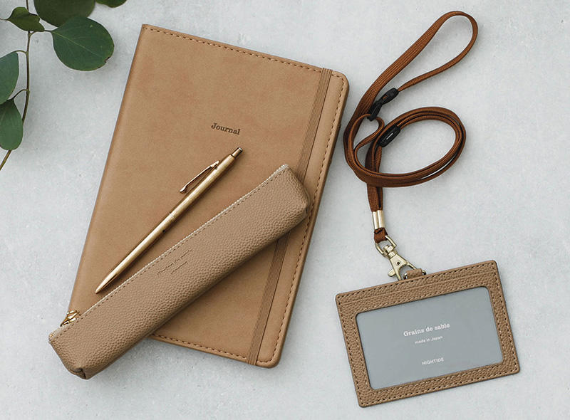 新製品】シンプルシックな〈Grains de sable/サーブル〉新色キャメル｜